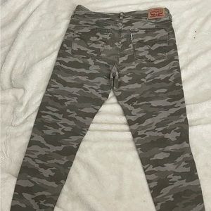 Levi’s green size 28